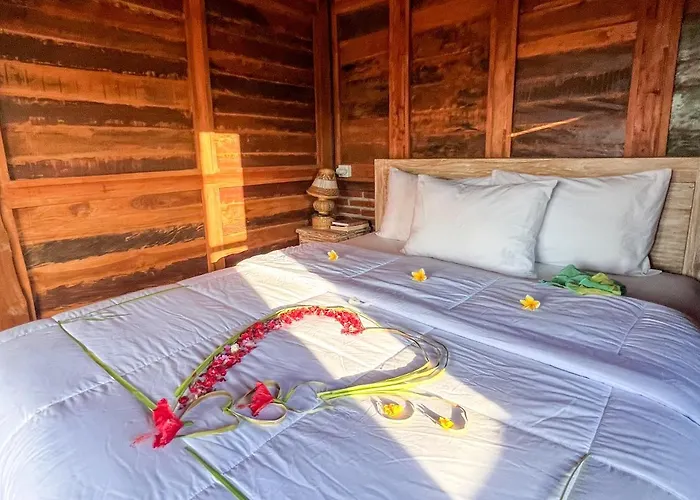 10 * Amed (Bali)